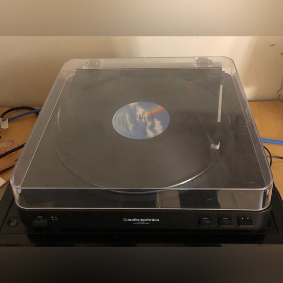 Audio Technica AT-LP60 Stereo Turntable - Picture 2 of 3
